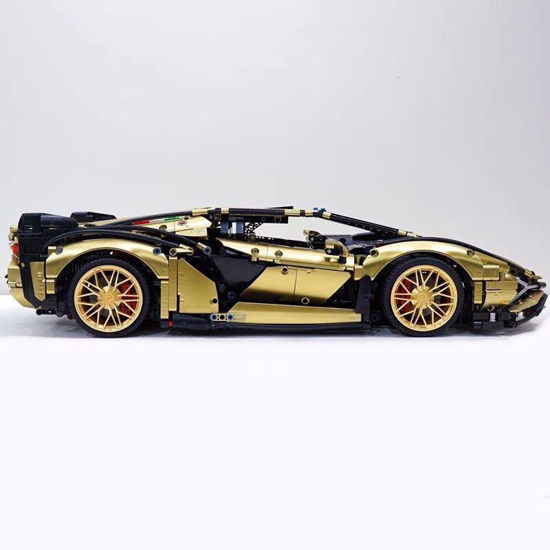 Trilumity Building Block Set: 1: 8 The Ultimate Italian Gold Supercar Custom Edition (3955-Piece)