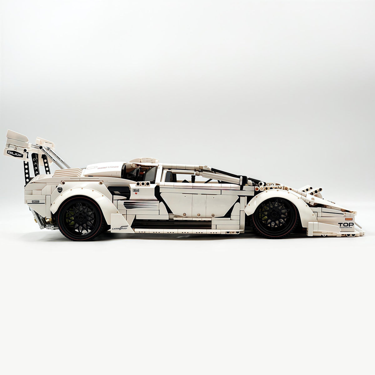 Trilumity Building Block Set: 1:8 Lamborghini Countach Lp5000 Building Set (3970+-Piece)