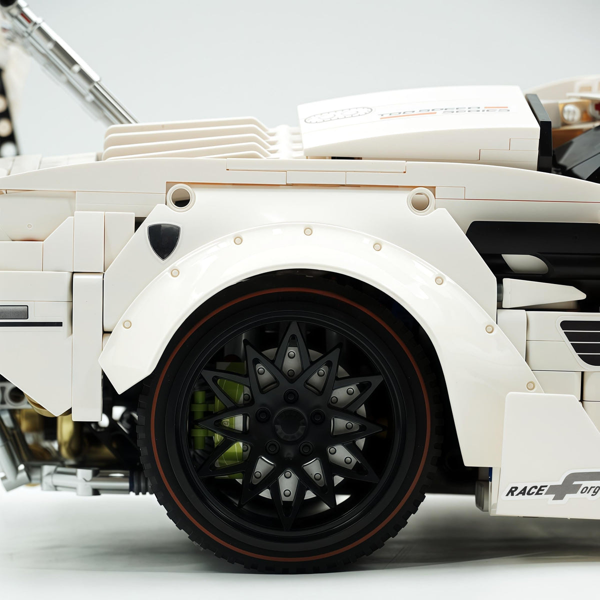 Trilumity Building Block Set: 1:8 Lamborghini Countach Lp5000 Building Set (3970+-Piece)