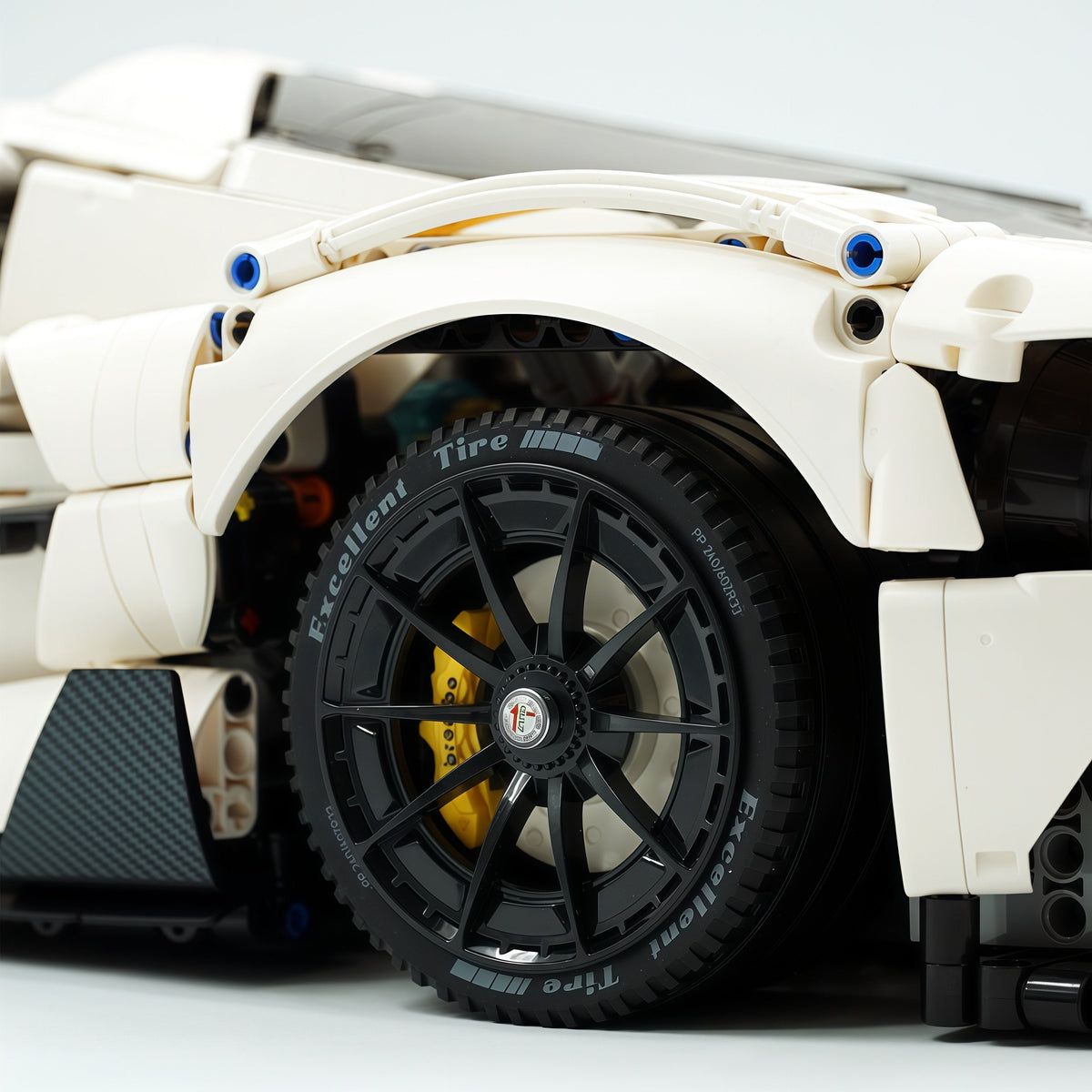 Trilumity Motorized Building Block Set: 1: 8 Alfa Romeo 33 Stradale Supercar, White Goddess Customized Version (3861-Piece)