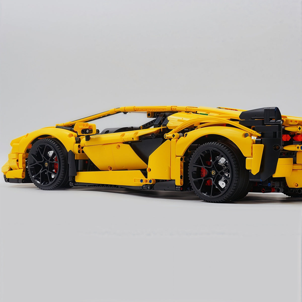 Trilumity Building Block Set: 1: 8 Italian Bull L539 Lightning Hybrid Color Change Special Edition(3696-Piece)