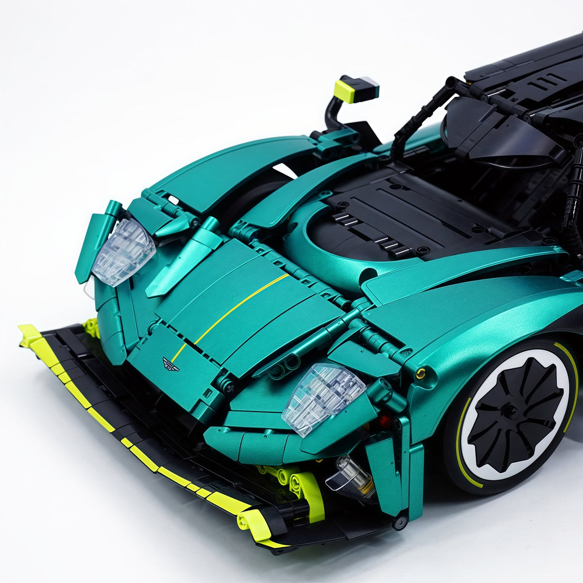 Trilumity Building Block Set: 1: 8 Aston Martin Valkyrie Hypercar (3869-Piece)