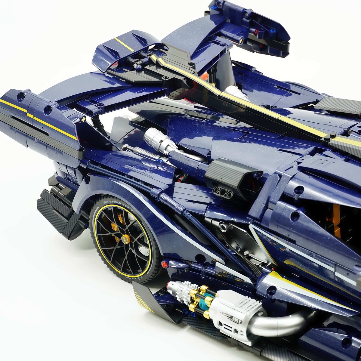 Trilumity Building Block Set: 1:8 Apollo Ie Hypercar — Midnight Edition | Starry Blue Exterior (3656Piece)