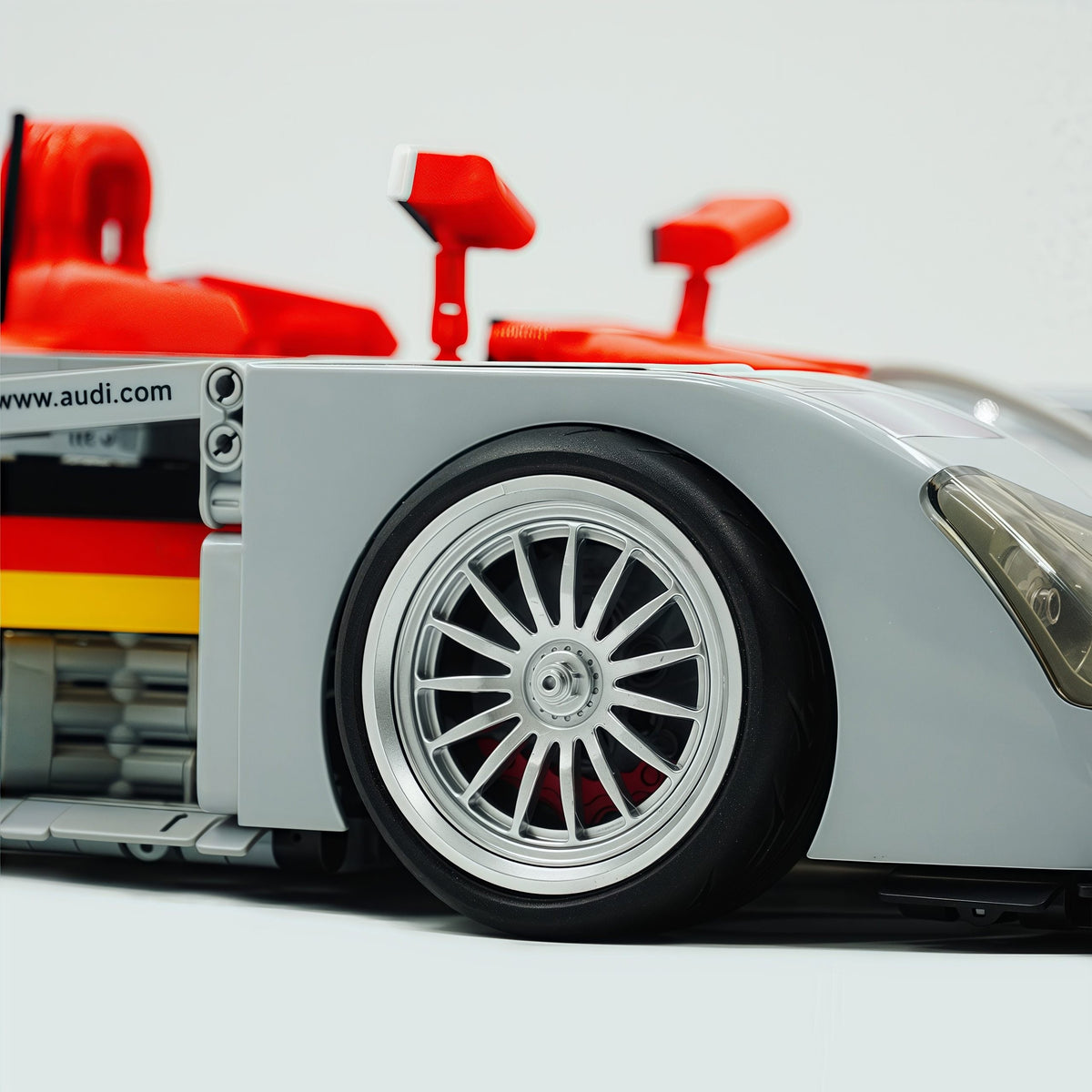 Trilumity Building Block Set: 1:8 Audi R8 Lmp 2000 | Remote Controlled | Genuine Authorization | 2426-Piece