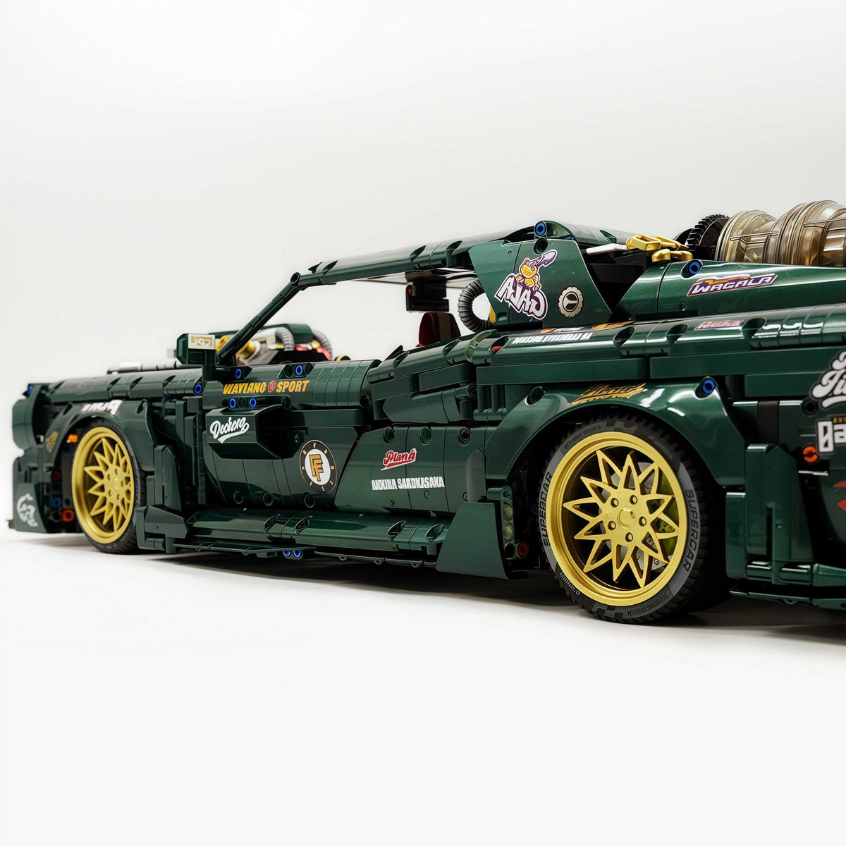 Trilumity Motorized Building Block Set: 1: 8 Dodge Challenger, Pearlescent Green Paint Customized Version (3751-Piece)