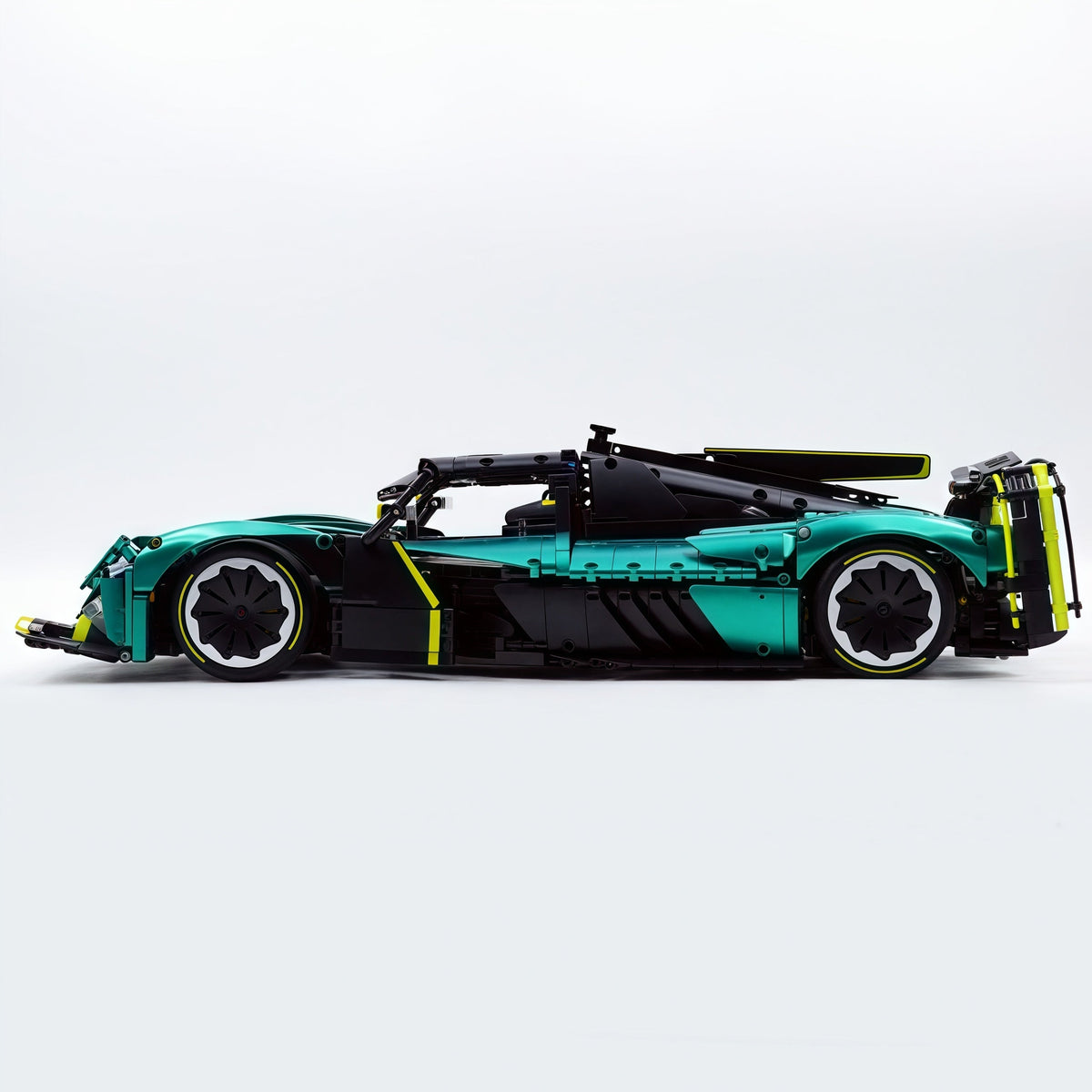 Trilumity Building Block Set: 1: 8 Aston Martin Valkyrie Hypercar (3869-Piece)