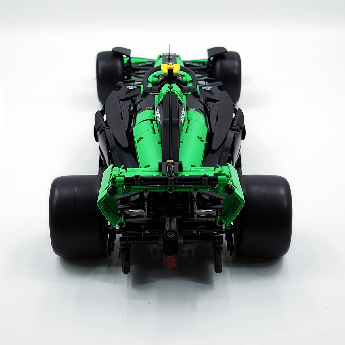 Trilumity Building Block Set: 1: 8 Kick Sauber F1 Team C44, Officially Licensed Model (2553-Piece)