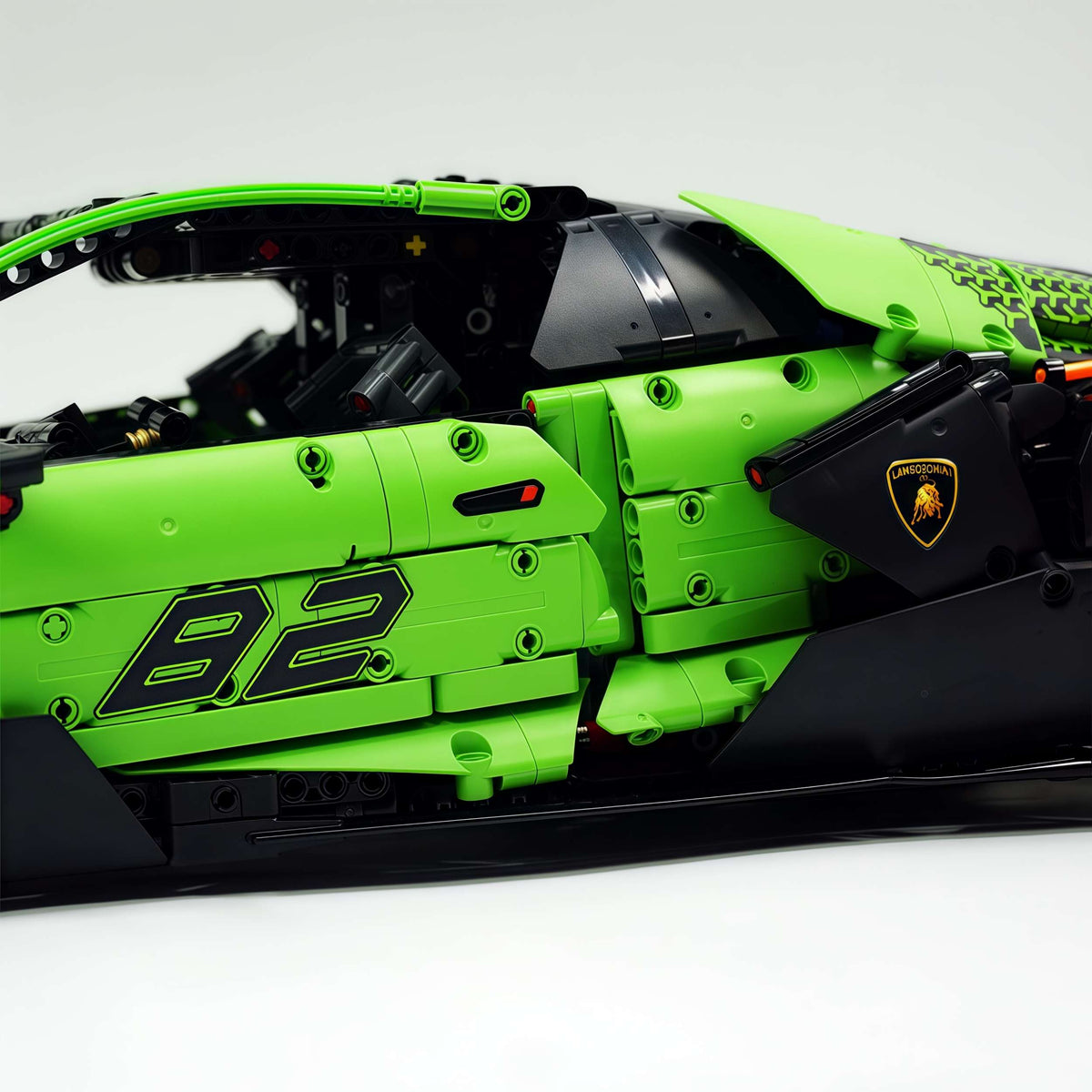 Trilumity Building Block Set: 1: 8 The Ultimate Italian Track-Only V12 Hypercar (4100+Piece)