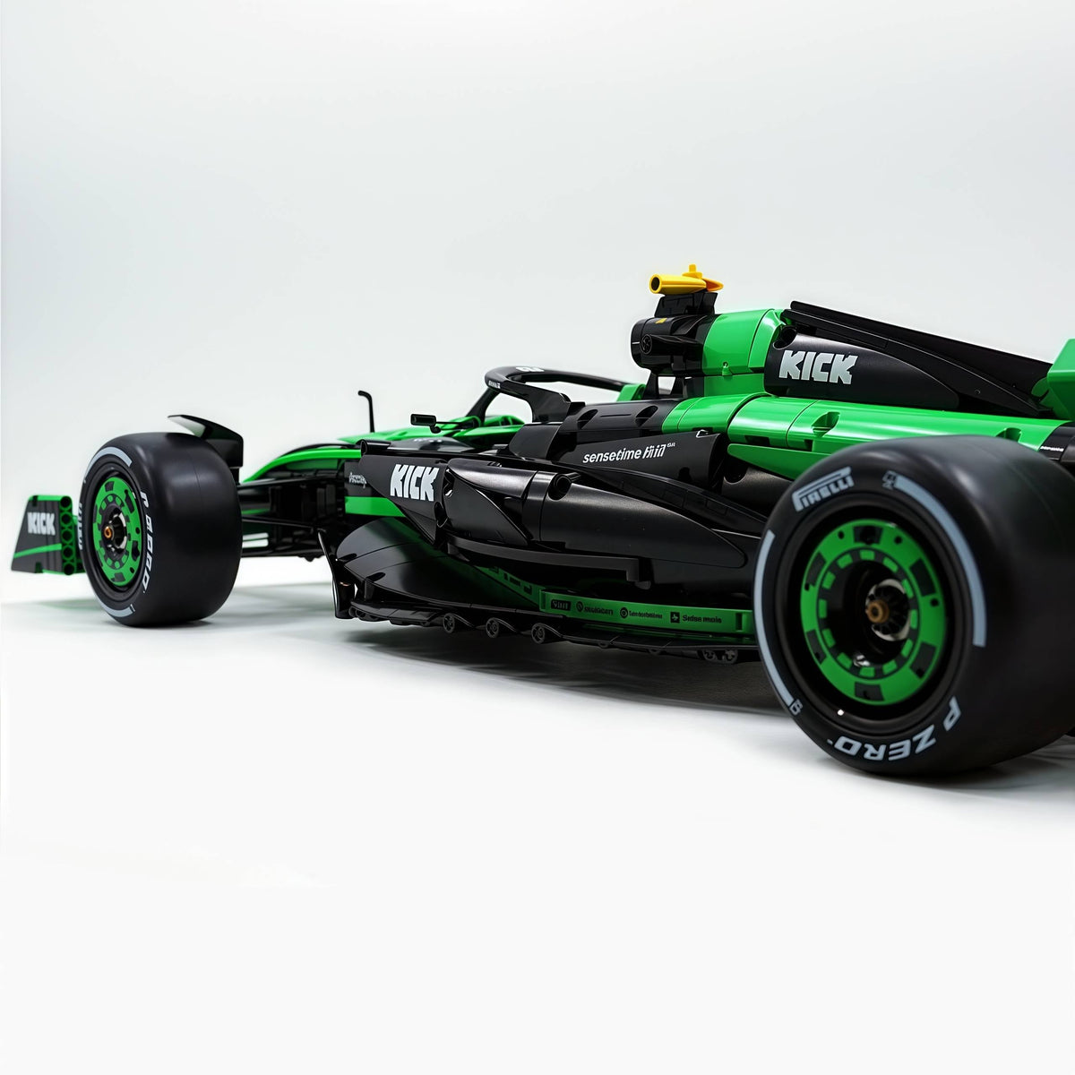 Trilumity Building Block Set: 1: 8 Kick Sauber F1 Team C44, Officially Licensed Model (2553-Piece)