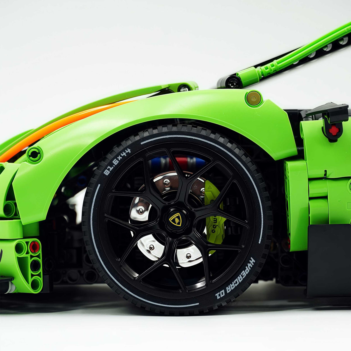 Trilumity Building Block Set: 1: 8 The Ultimate Italian Track-Only V12 Hypercar (4100+Piece)