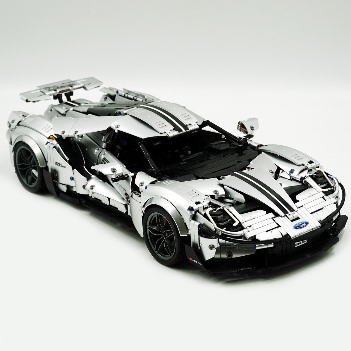 Trilumity Building Block Set: 1: 8 Ford GT Silver Supercar (3056-Piece)