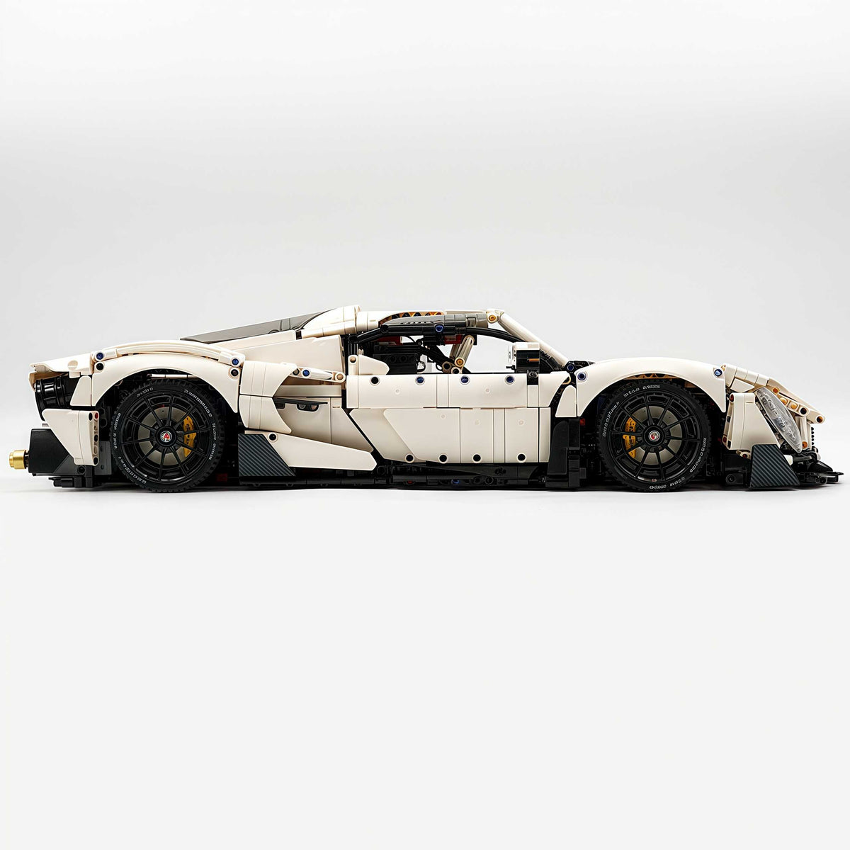 Trilumity Motorized Building Block Set: 1: 8 Alfa Romeo 33 Stradale Supercar, White Goddess Customized Version (3861-Piece)