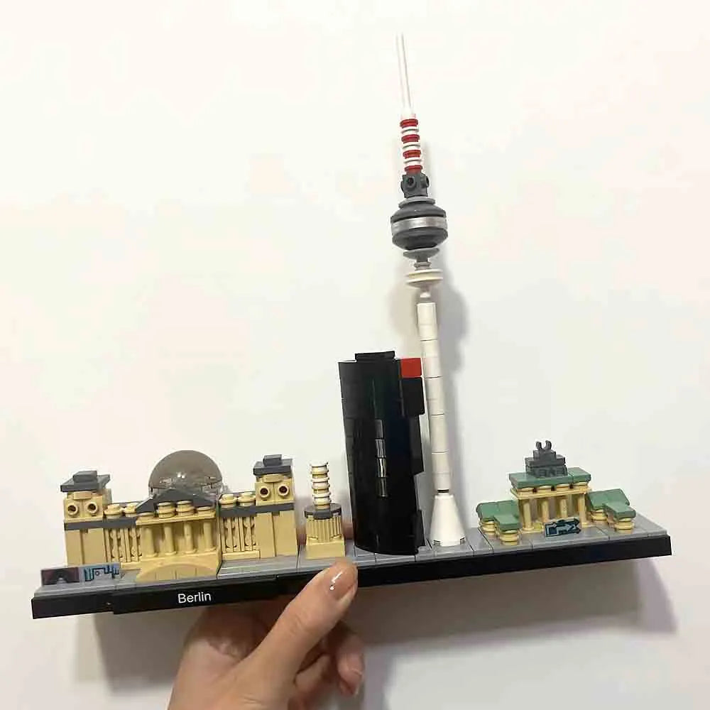 MOC Building Block Set: Berlin Skyline, Model 22886
