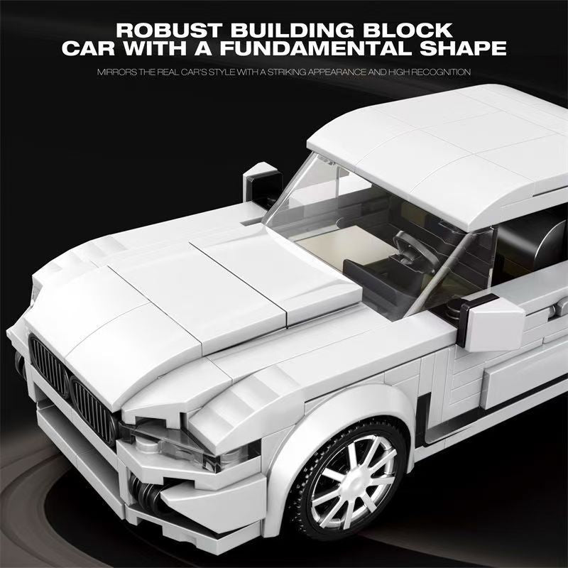 Trilumity Building Block Set: 1: 24 BMW M760 (398-Piece)