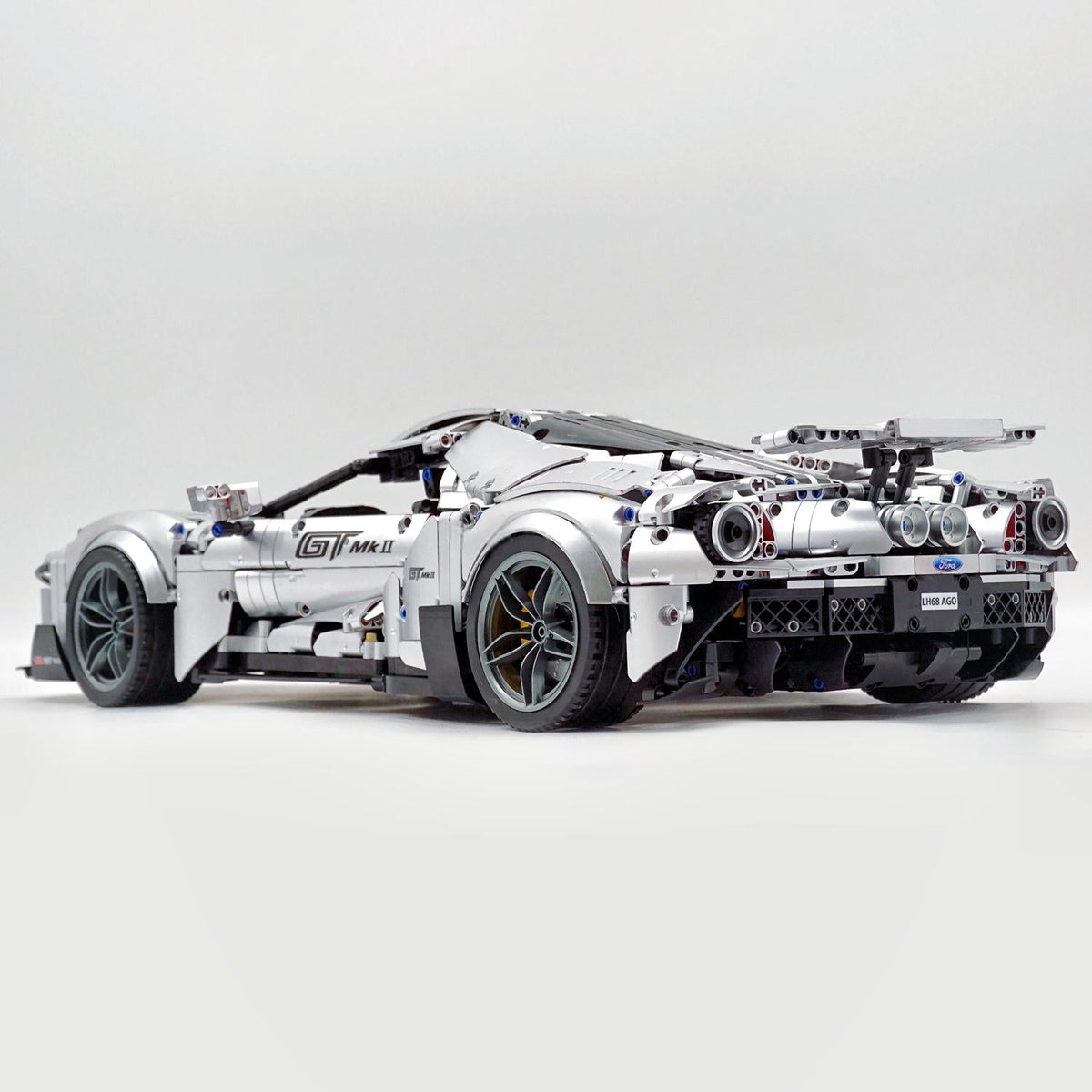 Trilumity Building Block Set: 1: 8 Ford GT Silver Supercar (3056-Piece)