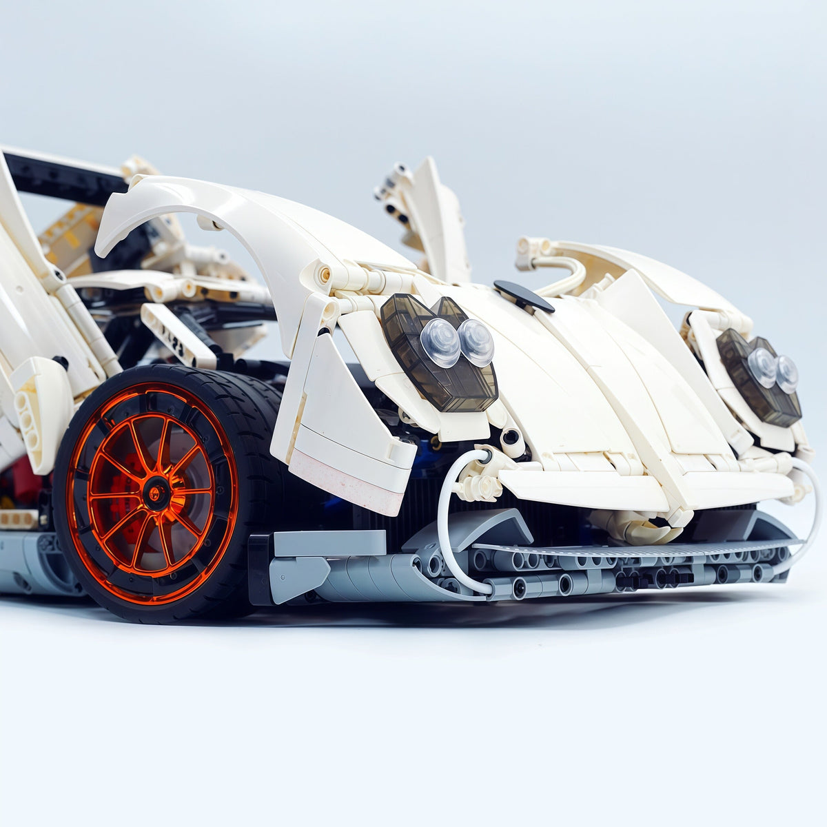 Trilumity Building Block Set: 1:8 Pagani Utopia | Paint White Collector’s Edition (4719-Piece)