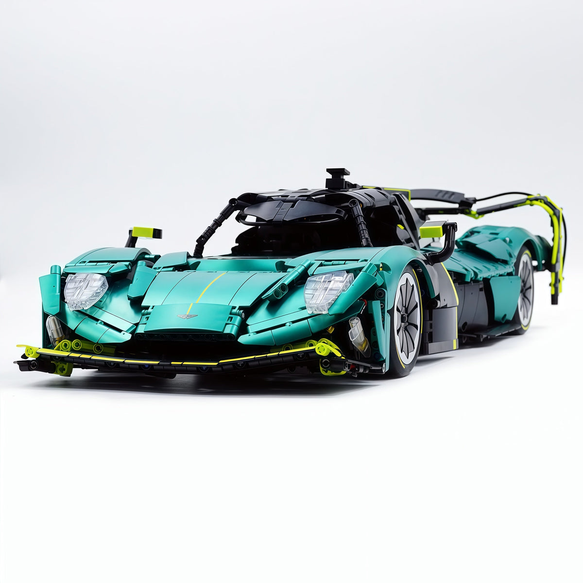 Trilumity Building Block Set: 1: 8 Aston Martin Valkyrie Hypercar (3869-Piece)
