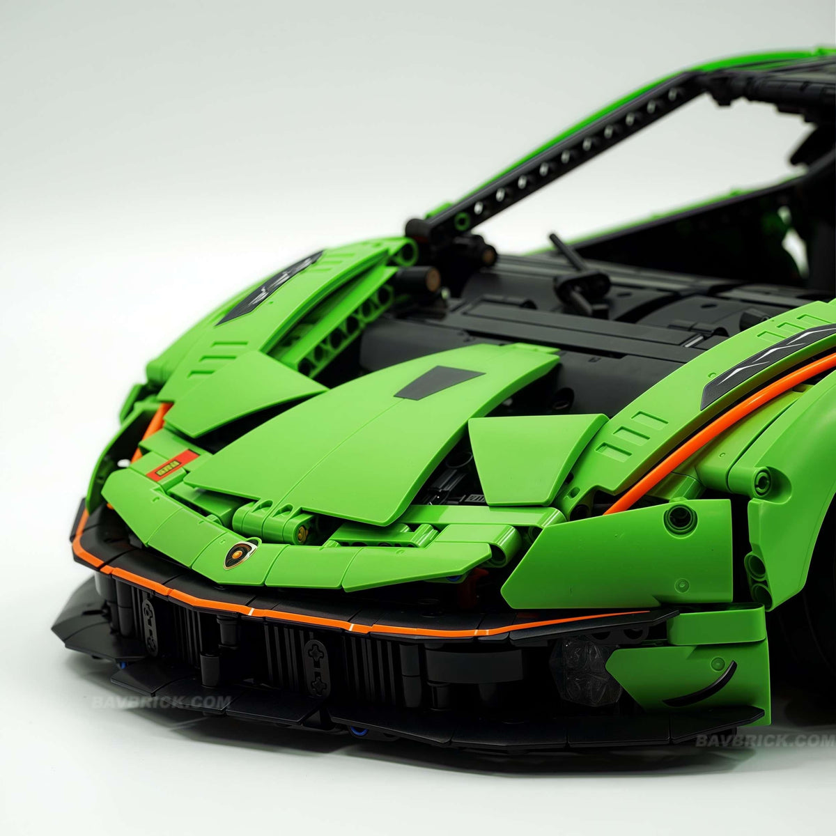 Trilumity Building Block Set: 1: 8 The Ultimate Italian Track-Only V12 Hypercar (4100+Piece)