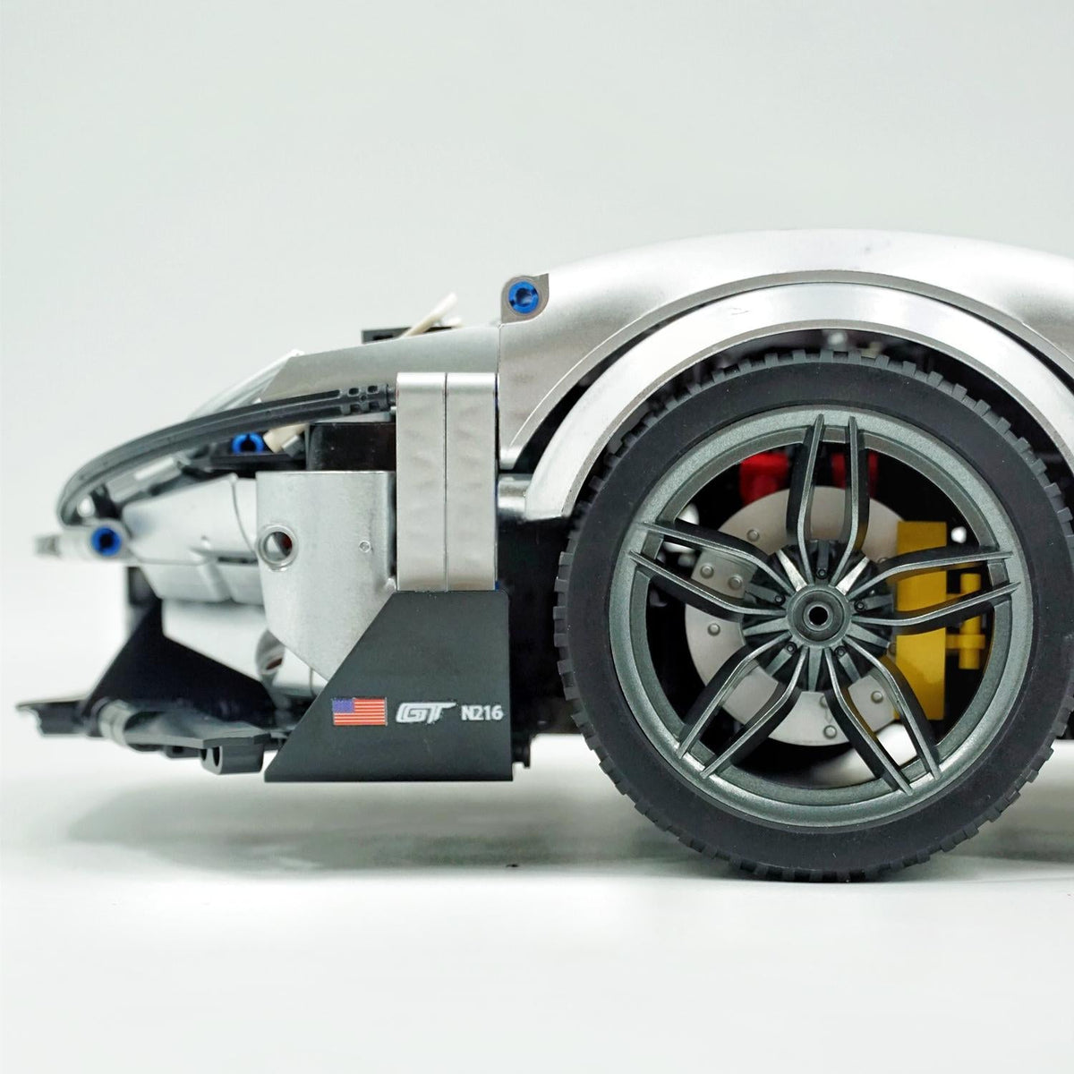 Trilumity Building Block Set: 1: 8 Ford GT Silver Supercar (3056-Piece)