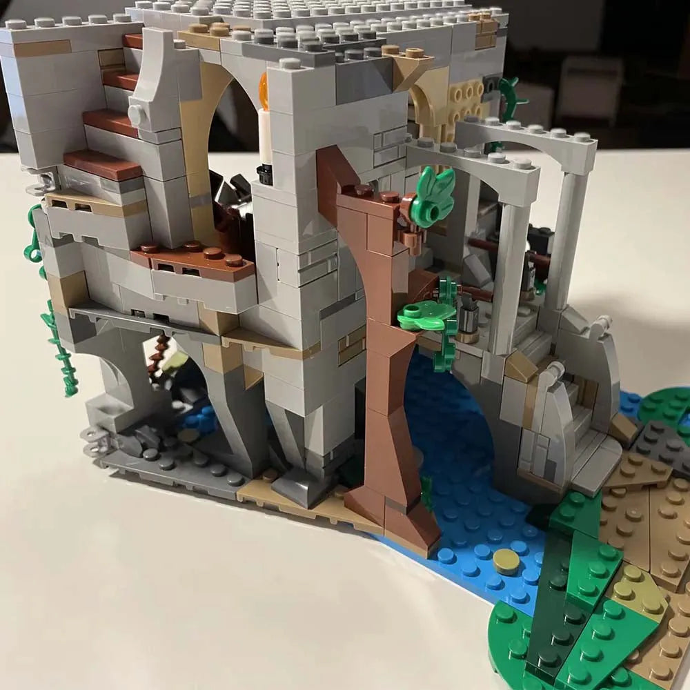 MOC Building Block Set: Experts Castle in the Forest, Model 85668