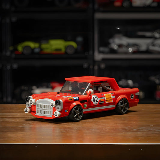 Trilumity Building Block Set: 1: 24 Mercedes 300 Sel Red Pig (352-Piece)