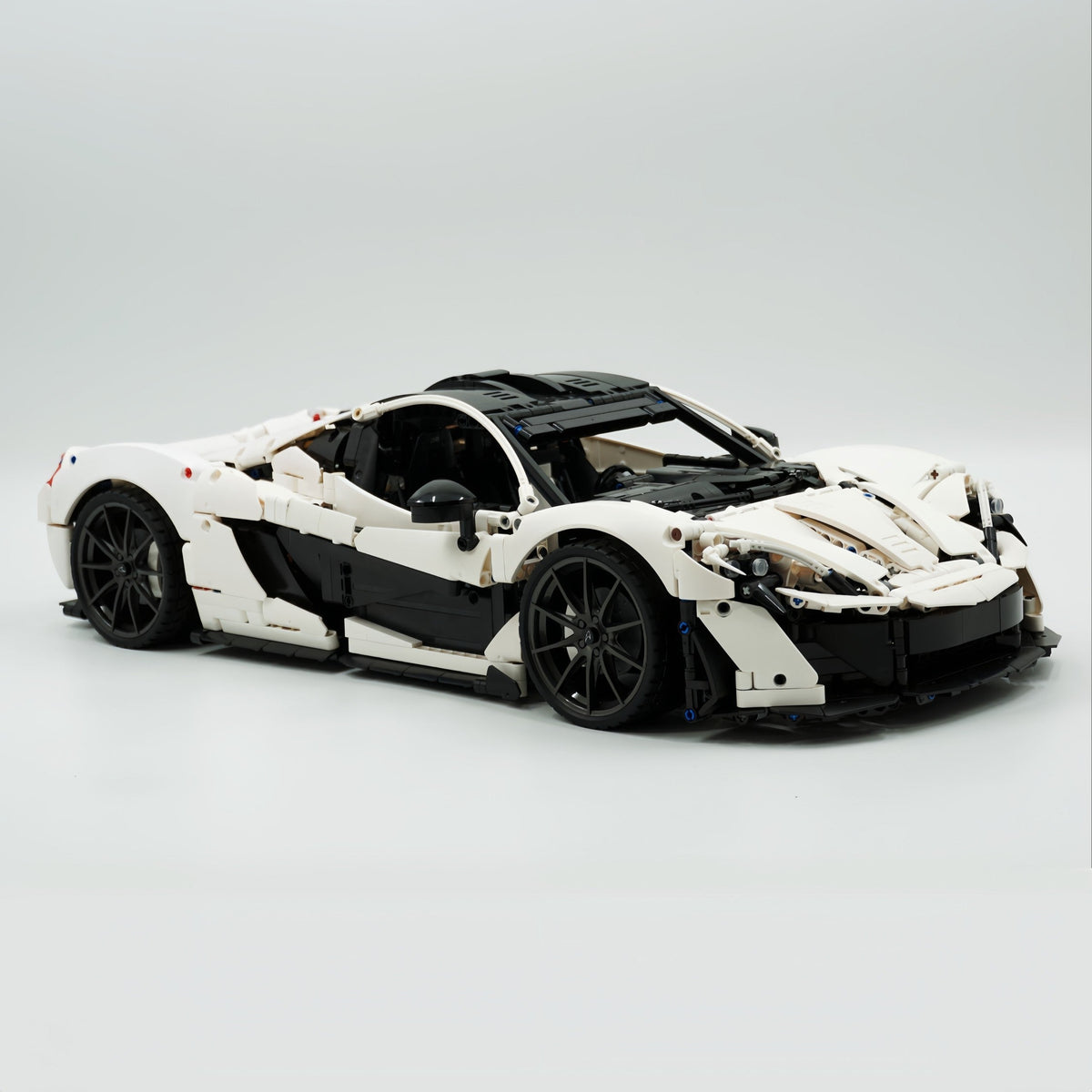 Trilumity Building Block Set: 1: 8 The Ultimate British Hybrid Hypercar | White Custom Edition(3893-Piece)