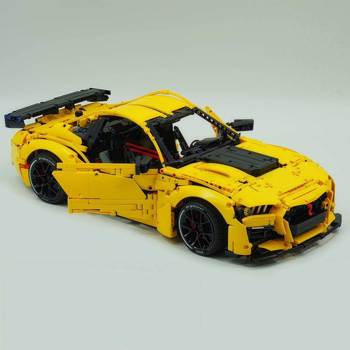 Trilumity Building Block Set: 1: 8 Ford Shelby Gt500, Yellow Customized Version (3400Piece)