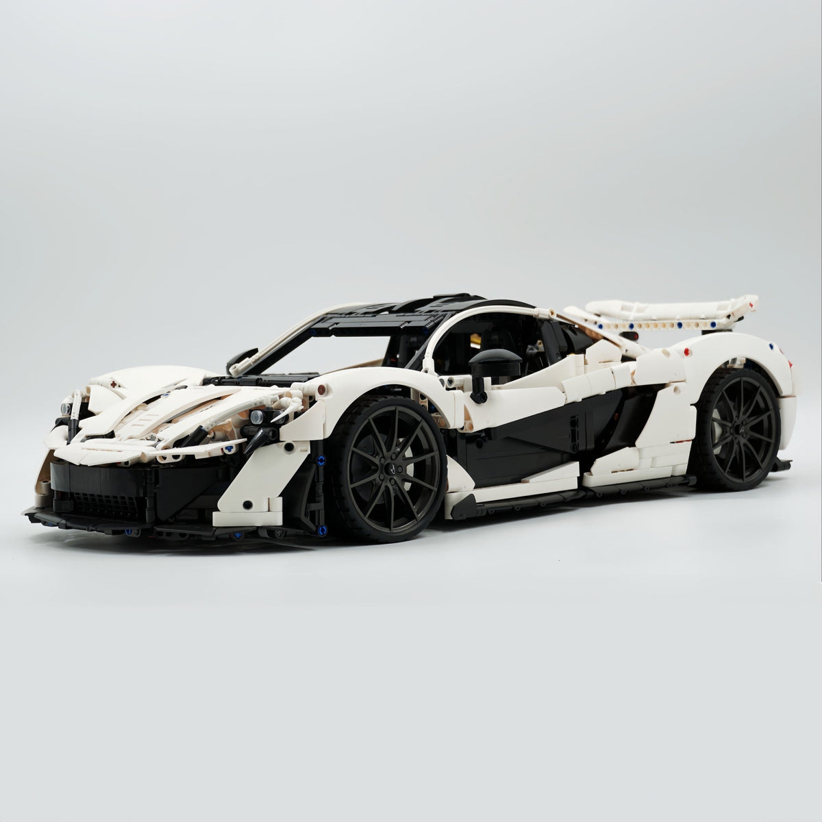 Trilumity Building Block Set: 1: 8 The Ultimate British Hybrid Hypercar | White Custom Edition(3893-Piece)