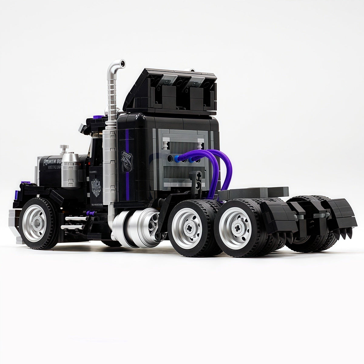 Trilumity Building Block Set: American Retro Gmc Heavy Truck – Spirit of the Open Road (1500+-Piece | 69cm)