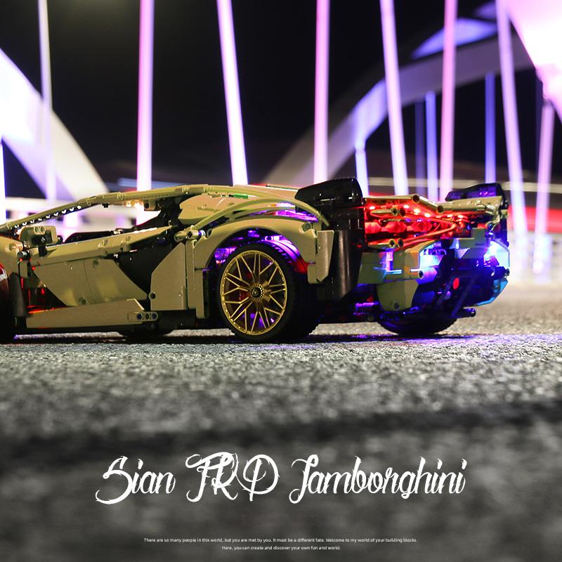 Trilumity Building Block Set: 1: 8 The Ultimate Italian Gold Supercar Custom Edition (3955-Piece)