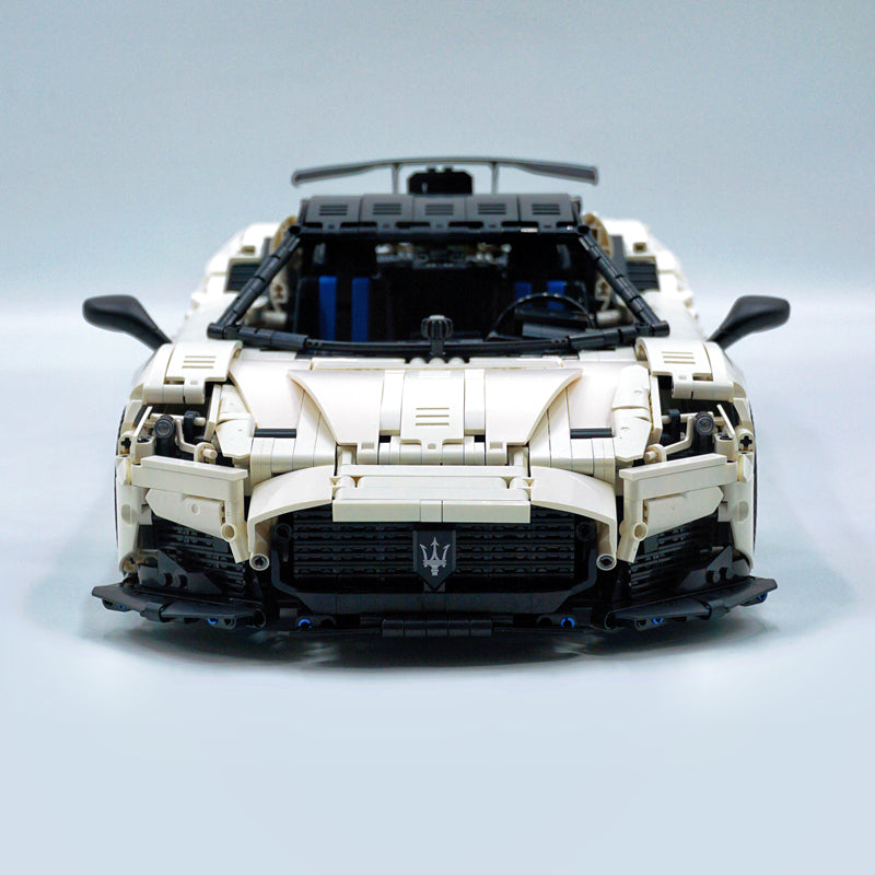 Trilumity Building Block Set: 1:8 Maserati Mc20 | White and Black Custom Edition (3500+-Piece)