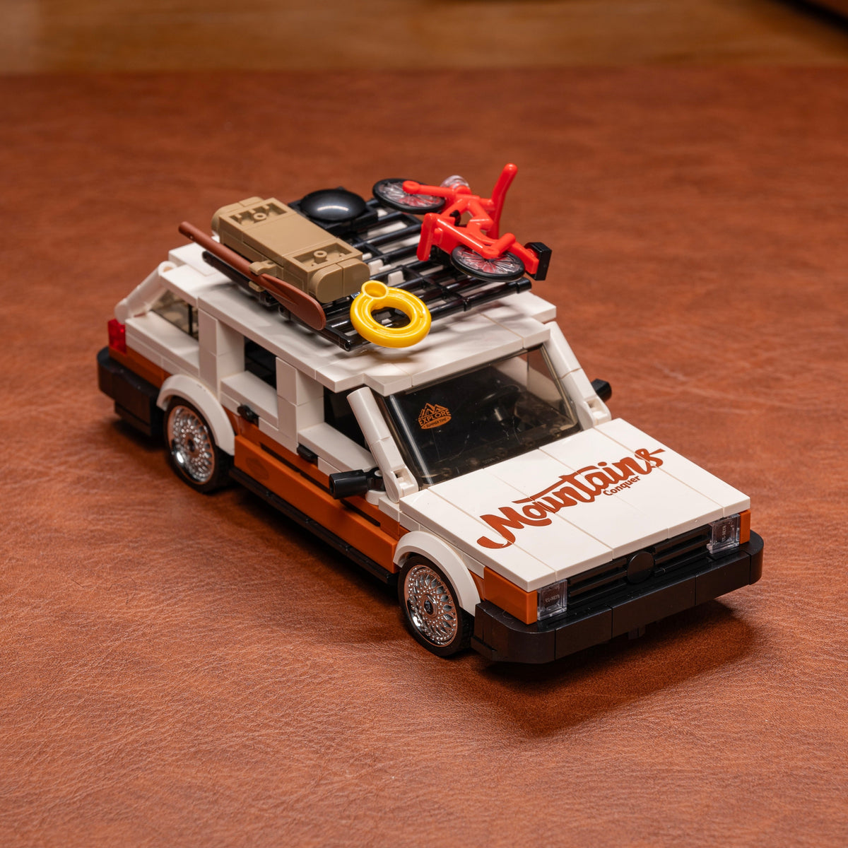 Trilumity Building Block Set: Volkswagen Santana 80s German Wagon Sleeper with Container Display Case(457-Piece)