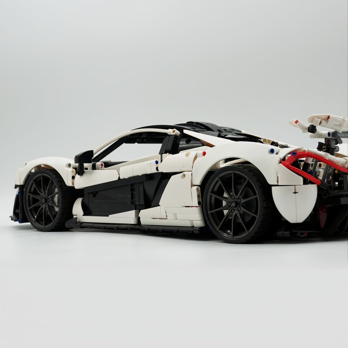 Trilumity Building Block Set: 1: 8 The Ultimate British Hybrid Hypercar | White Custom Edition(3893-Piece)