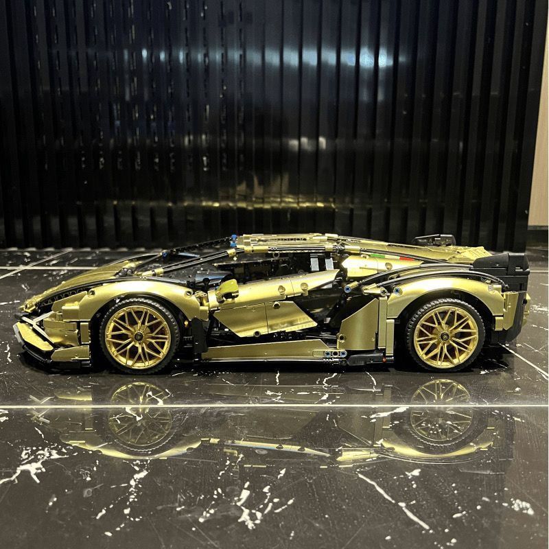 Trilumity Building Block Set: 1: 8 The Ultimate Italian Gold Supercar Custom Edition (3955-Piece)