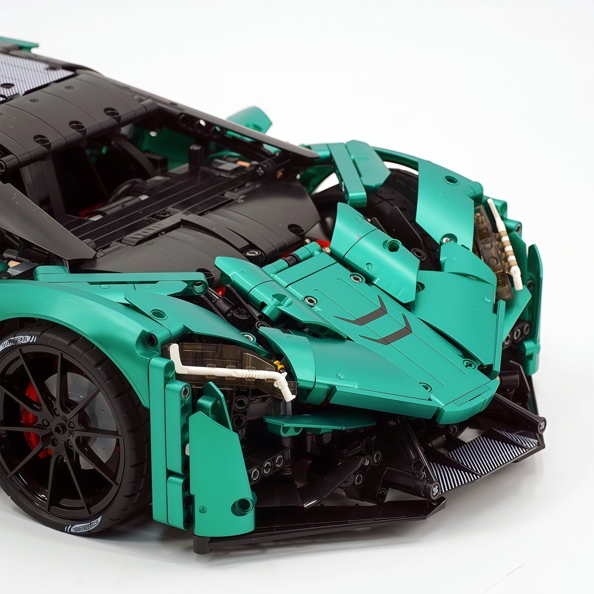 Trilumity Motorized Building Block Set: 1:8 The Ultimate Ajlani Drakuma | Customized Barrel-Plated Emerald V8 Concept Hypercar (3920+-Piece)