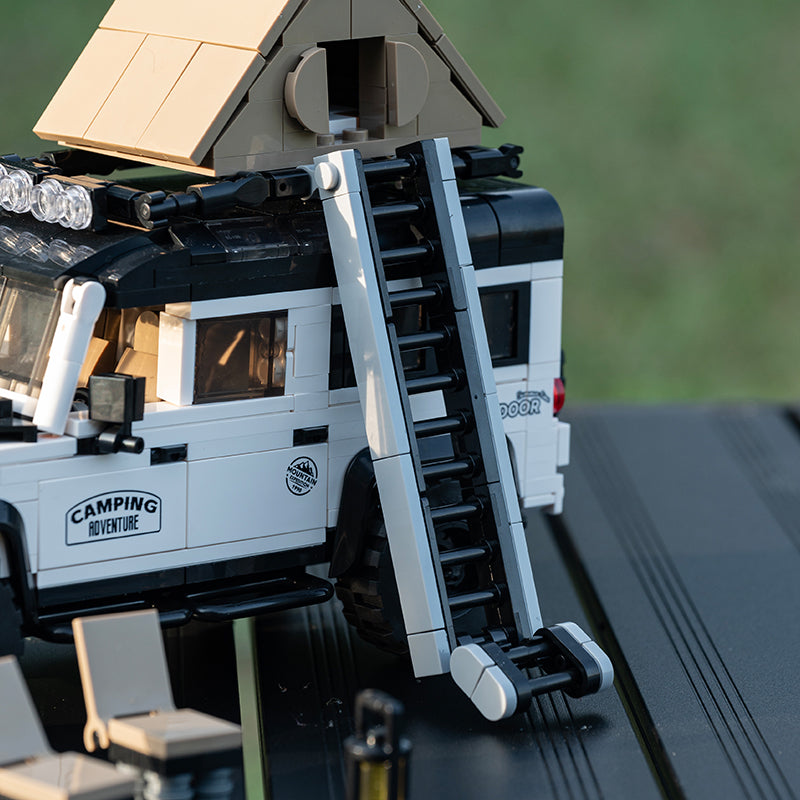 Trilumity Building Block Set: Land Rover Defender Camper | British Camper Off‑Roader with Container Display Case(676-Piece)