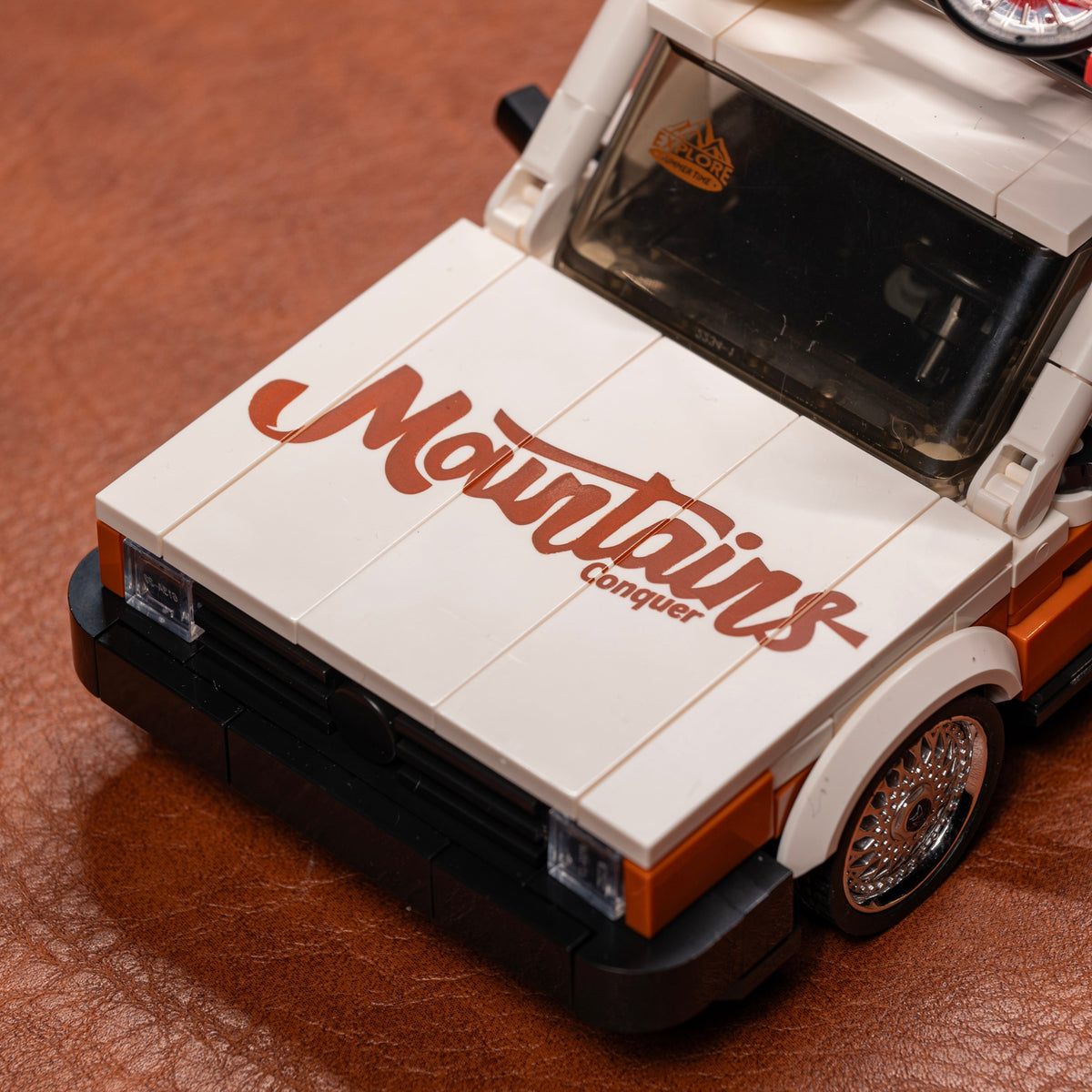 Trilumity Building Block Set: Volkswagen Santana 80s German Wagon Sleeper with Container Display Case(457-Piece)
