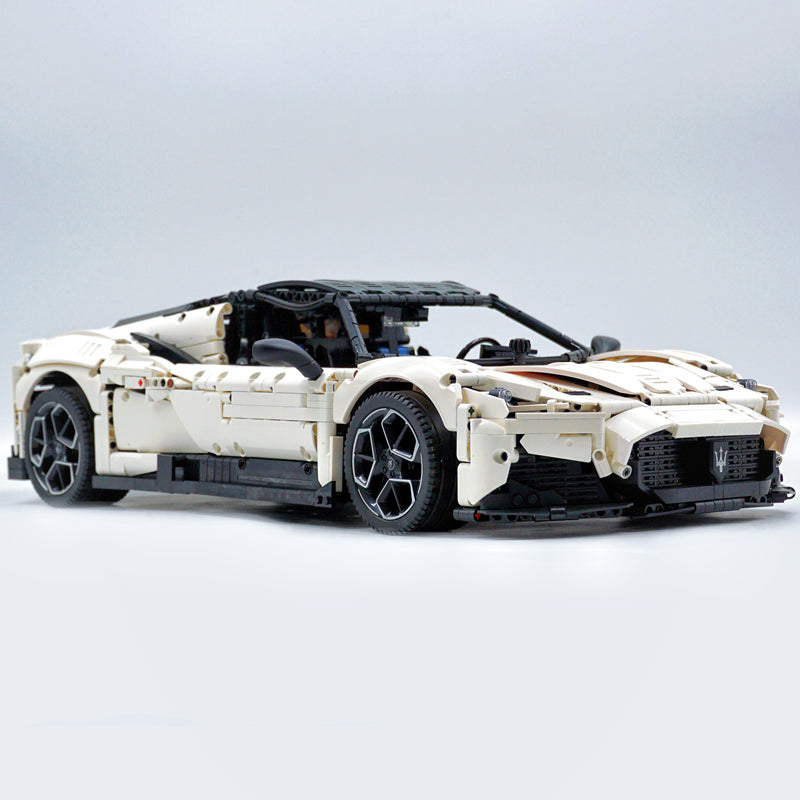 Trilumity Building Block Set: 1:8 Maserati Mc20 | White and Black Custom Edition (3500+-Piece)