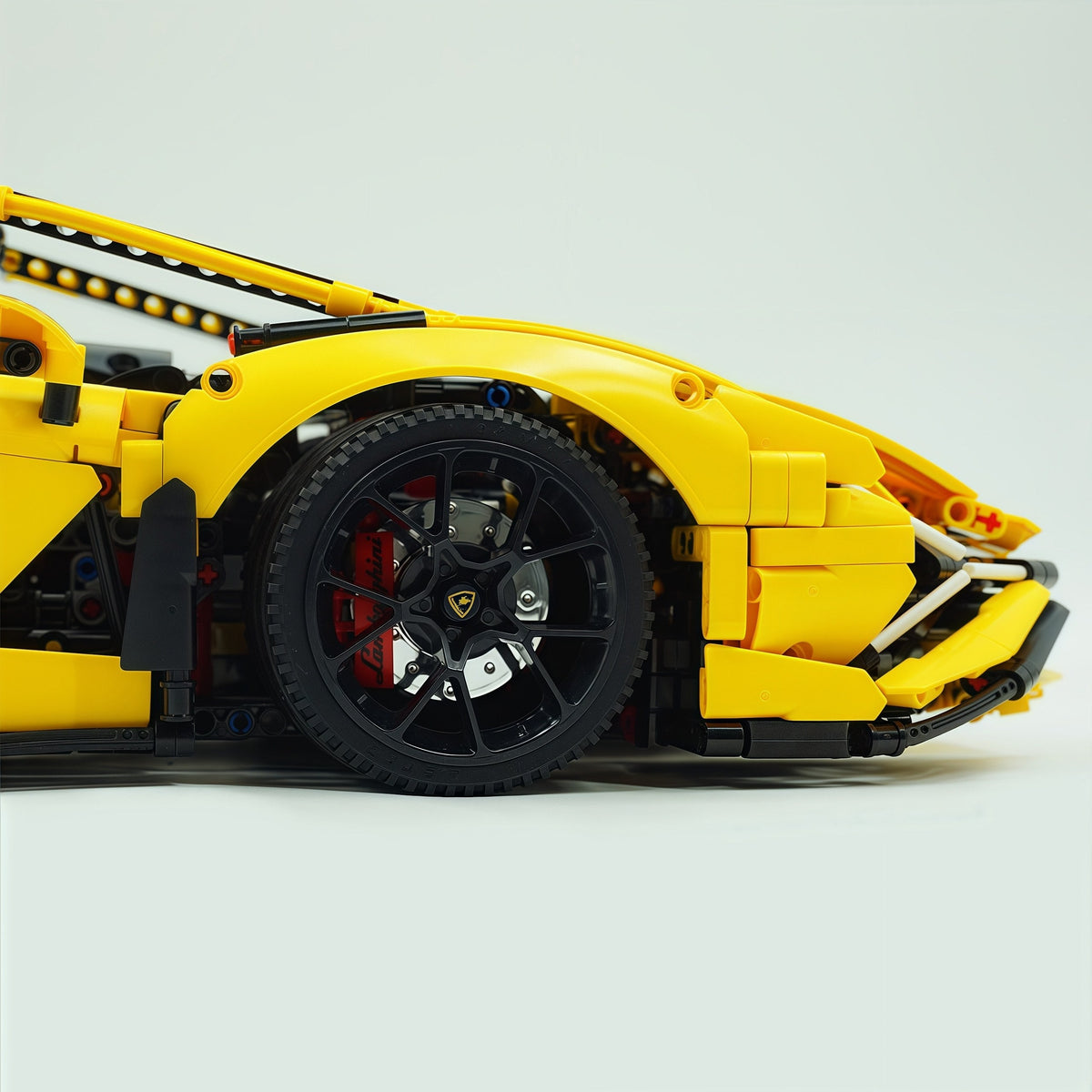 Trilumity Building Block Set: 1: 8 Italian Bull L539 Lightning Hybrid Color Change Special Edition(3696-Piece)