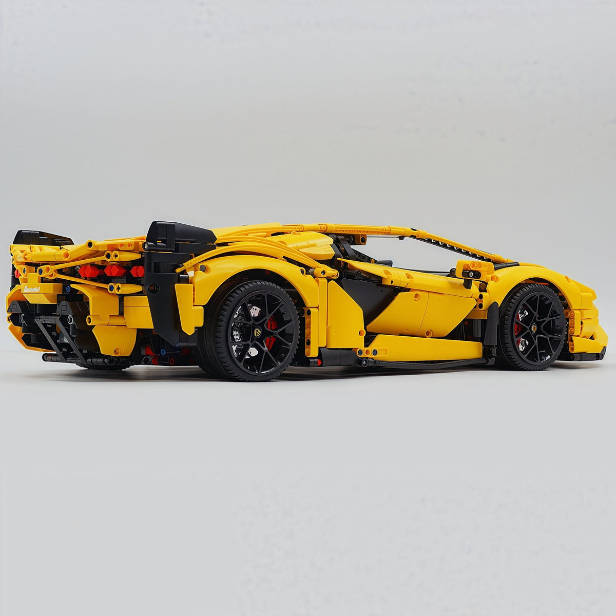 Trilumity Building Block Set: 1: 8 Italian Bull L539 Lightning Hybrid Color Change Special Edition(3696-Piece)