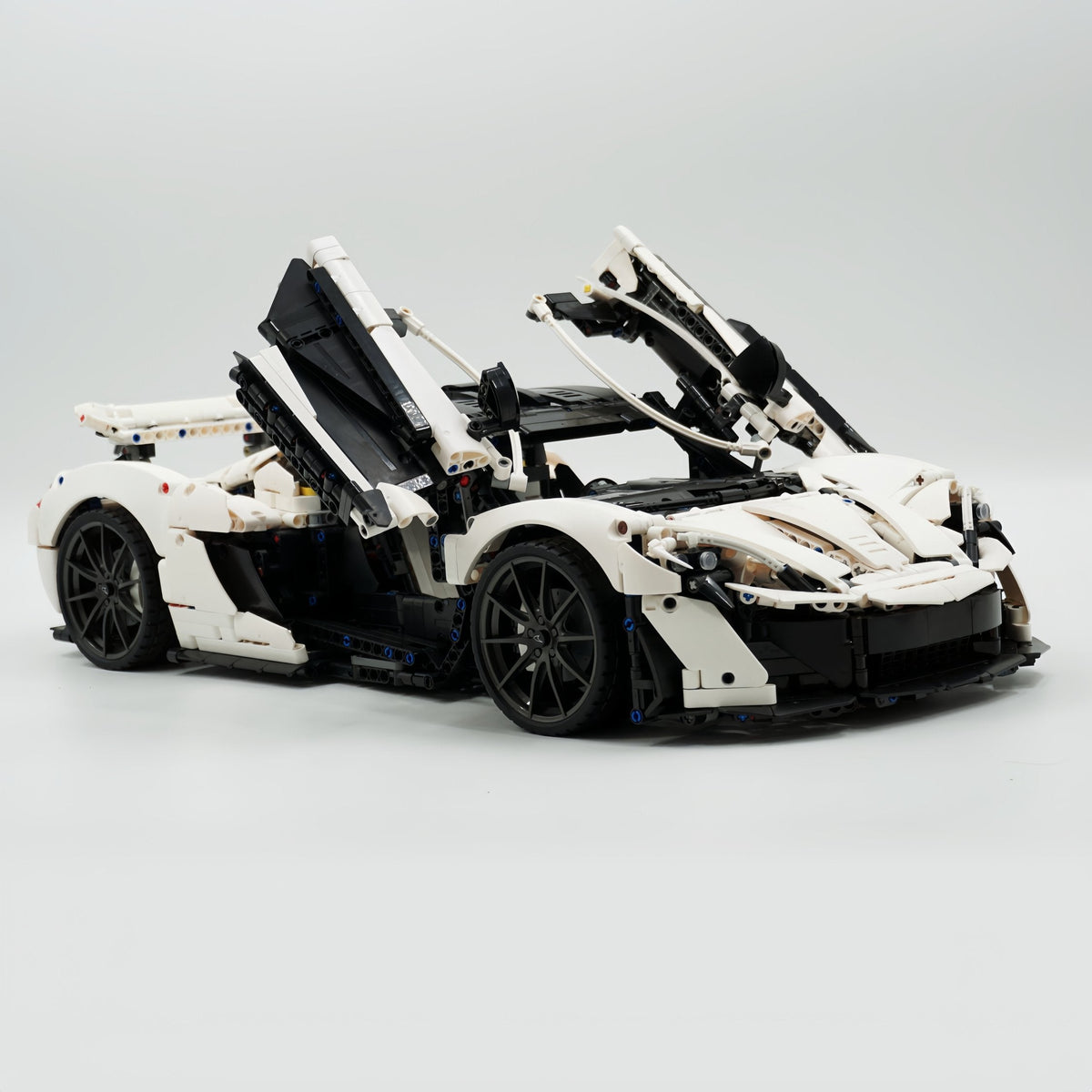 Trilumity Building Block Set: 1: 8 The Ultimate British Hybrid Hypercar | White Custom Edition(3893-Piece)