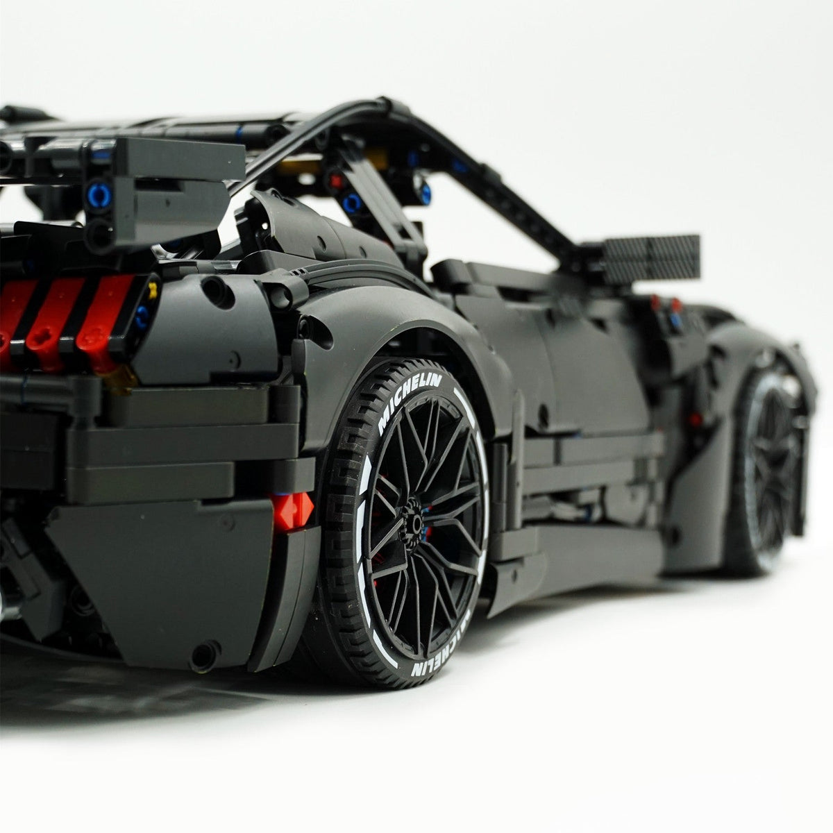 Trilumity Building Block Set: 1: 8 Ford Shelby Gt500, Matte Black Customized Version (3400Piece)