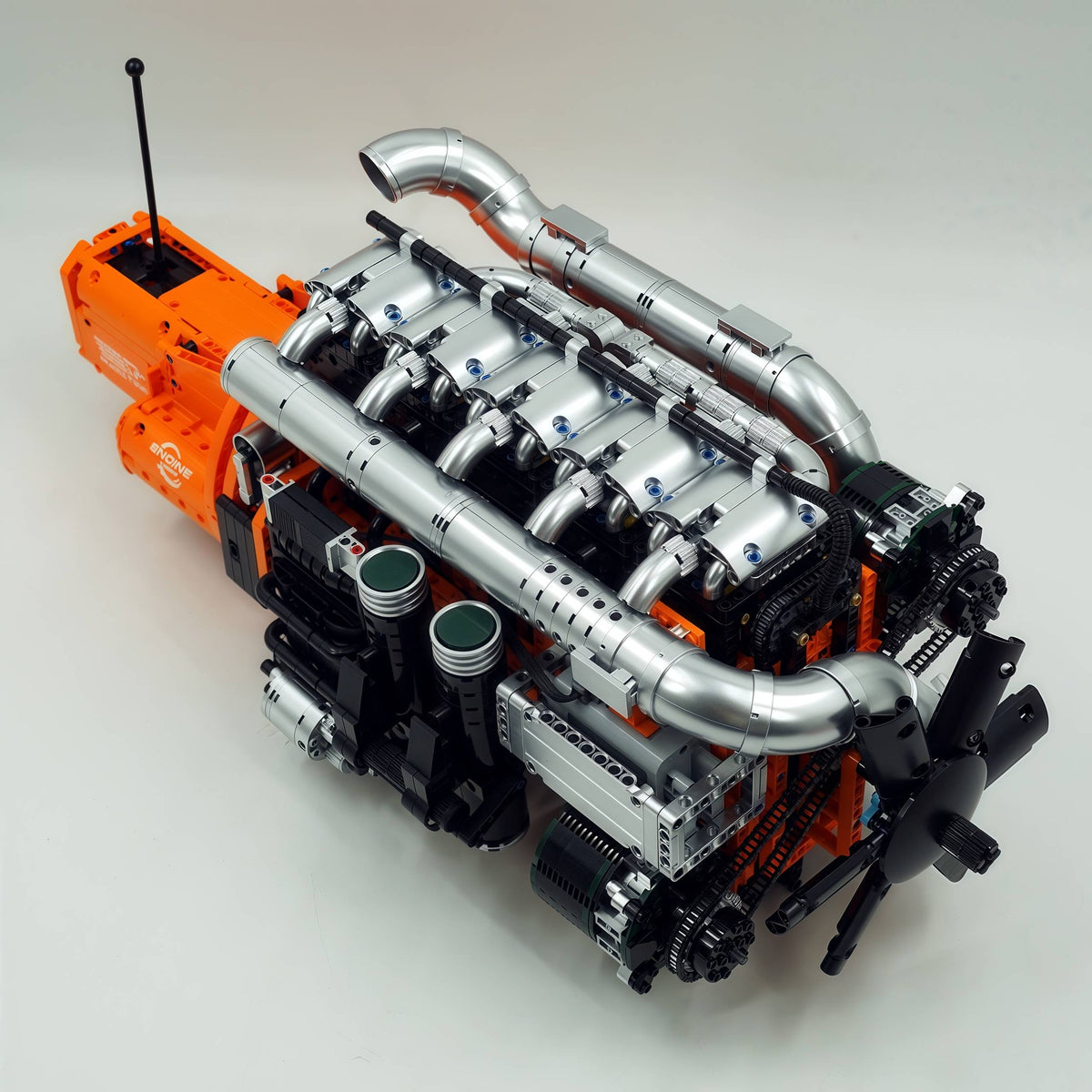 Trilumity Motorized Building Block Set: Scania Inline-6 Truck Engine (3236-Piece)