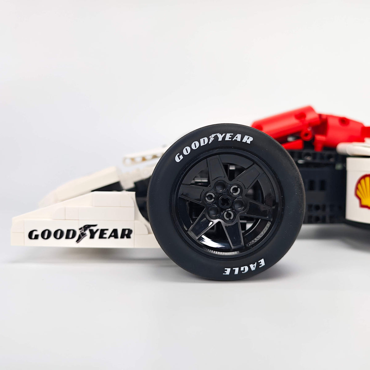Trilumity Building Block Set: 1:8 McLaren Mp4/6 F1 Racing | 1991 Red & White Grand Prix Championship Livery (2800-Piece)