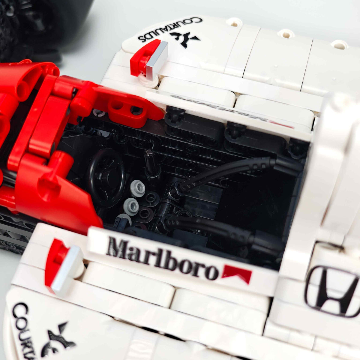 Trilumity Building Block Set: 1:8 McLaren Mp4/6 F1 Racing | 1991 Red & White Grand Prix Championship Livery (2800-Piece)