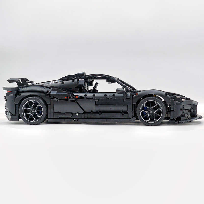 Trilumity Building Block Set: 1:8 Maserati Mc20 | White and Black Custom Edition (3500+-Piece)