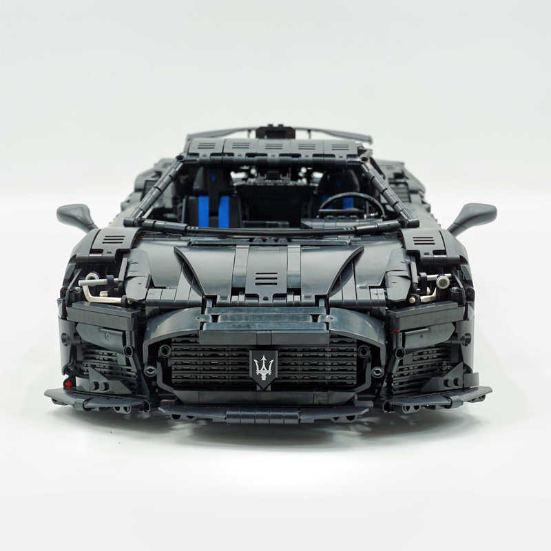 Trilumity Building Block Set: 1:8 Maserati Mc20 | White and Black Custom Edition (3500+-Piece)