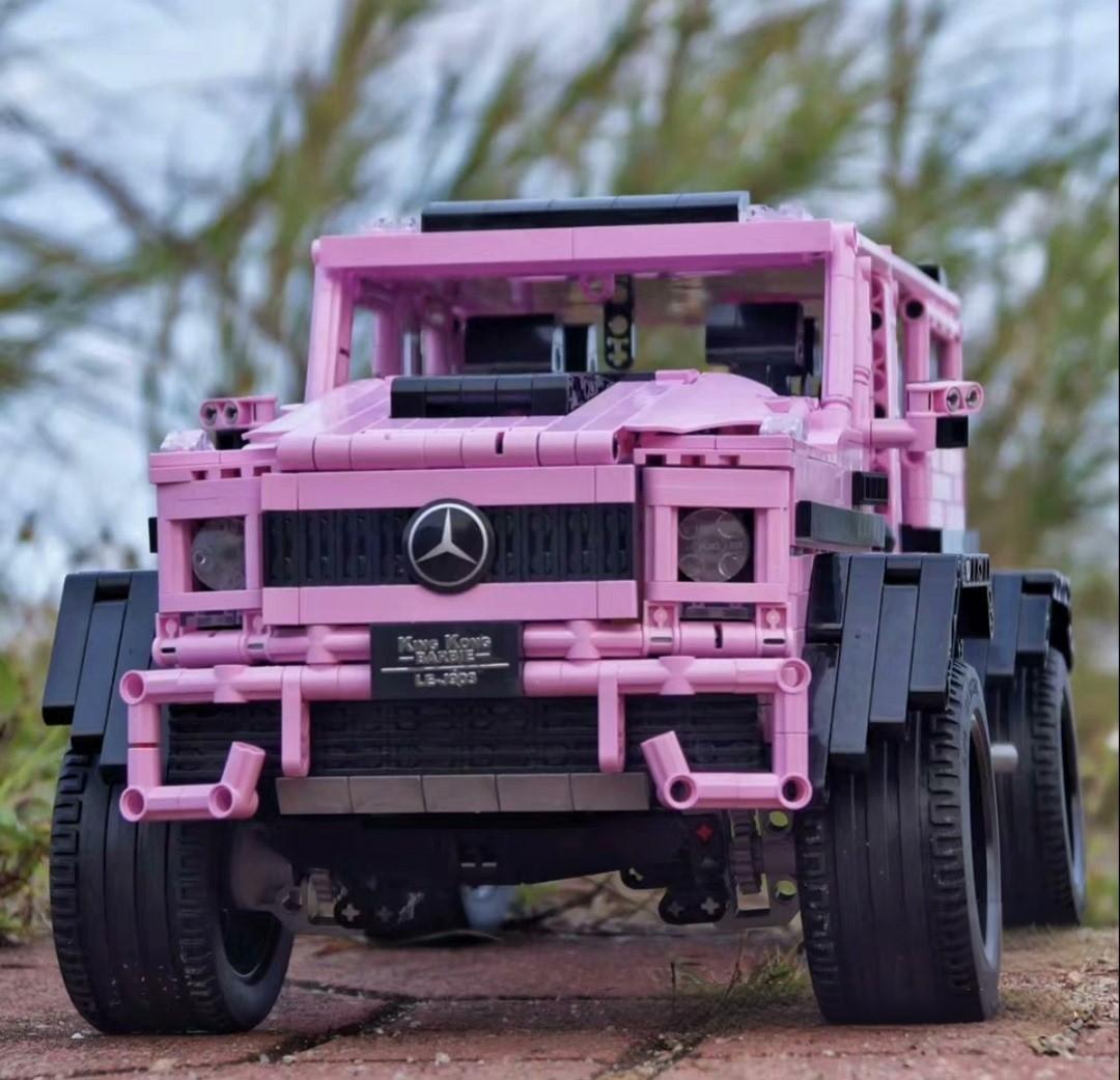 Trilumity Building Block Set: 1:8 Pink Mercedes-Benz G800 4×4 Squared Brabus (2687+Piece)