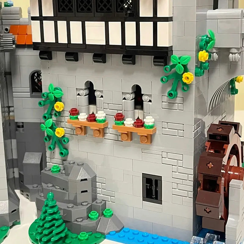 MOC Building Block Set: 85666 Creator Experts Lion Knight Castle
