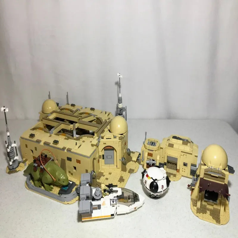 MOC Building Block Set: Star Wars Mos Eisley Cantina MOC